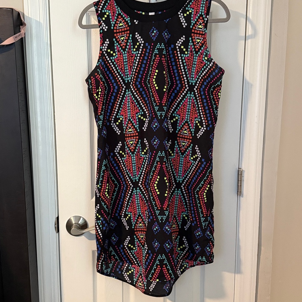 Xhilaration Colorful Geometric Pattern Top